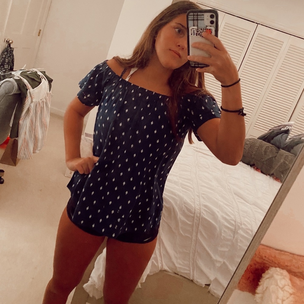 navy patterned off the shoulder top!!